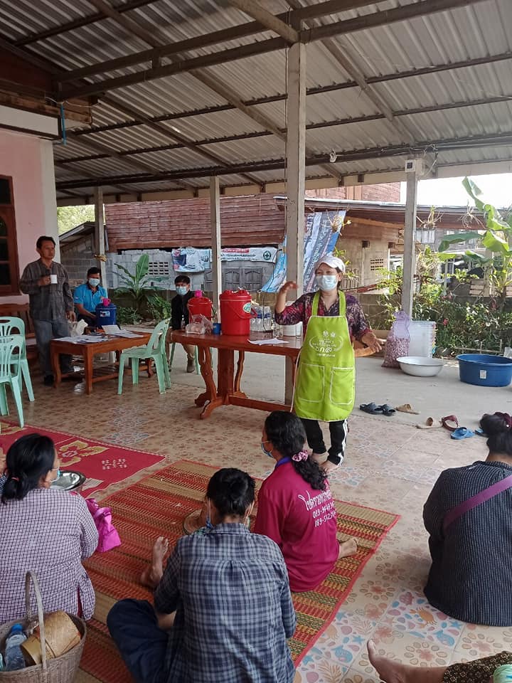ทีม​ สพอ.เมืองมหาสารคาม​ลุยงานสัมมาชีพชุมชน​ ฝึกอาชีพครัวเรือนเป้าหมาย​ มุ่งสร้างอาชีพเสริมรายได้