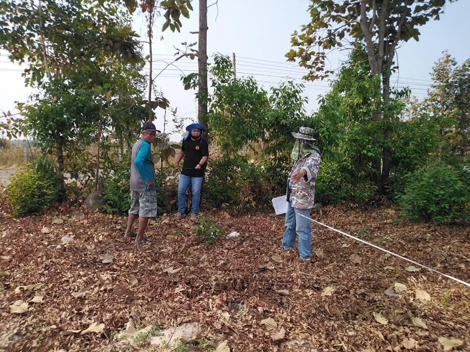 ทีม​ สพอ.แกดำ​ ผนึกกำลังภาคีเครือข่าย​ ลงพื้นที่แปลงครัวเรือนต้นแบบ​ เดินหน้าปรับรูปแบบแปลงตามแบบมาตรฐาน โคก หนอง นา โมเดล