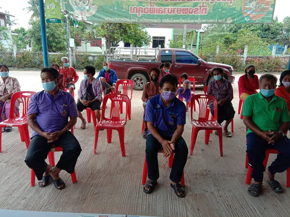 เจ้าหน้าที่พัฒนาชุมชนอำเภอบรบือร่วมประชุมพิจารณาอนุมัติโครงการ กข.คจ วงเงินอนุมัติ 185,000 บาท