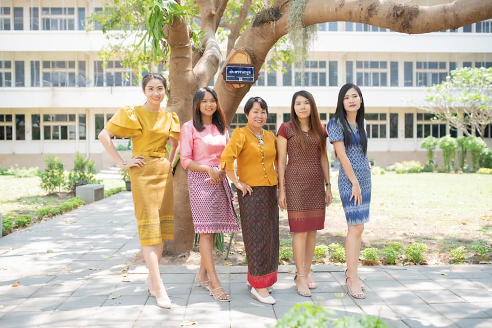 พม.จังหวัดมหาสารคาม ร่วมประชาสัมพันธ์ “ผ้าไทย​ ใส่ให้สนุก” ตามแนวพระดำริ สมเด็จพระเจ้าลูกเธอ เจ้าฟ้าสิริวัณณวรี นารีรัตนราชกัญญา พร้อมขานรับมติ ครม. สนับสนุนการใช้และสวมใส่ผ้าไทย