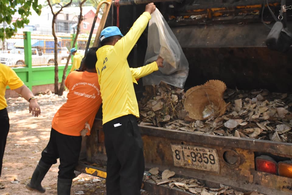พช.มหาสารคาม ร่วมดำเนินกิจกรรมจิตอาสาพัฒนาภูมิทัศน์ ลานตลาดประชารัฐคนไทยยิ้มได้ เนื่องใน “วันที่ระลึกพระบาทสมเด็จพระนั่งเกล้าเจ้าอยู่หัว พระมหาเจษฎาราชเจ้า”