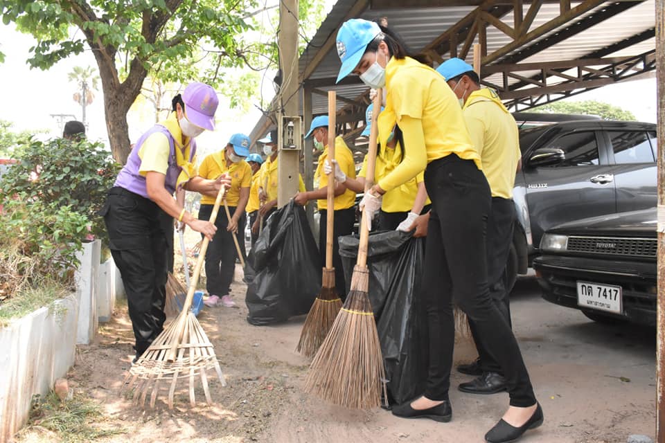 พช.มหาสารคาม ร่วมดำเนินกิจกรรมจิตอาสาพัฒนาภูมิทัศน์ ลานตลาดประชารัฐคนไทยยิ้มได้ เนื่องใน “วันที่ระลึกพระบาทสมเด็จพระนั่งเกล้าเจ้าอยู่หัว พระมหาเจษฎาราชเจ้า”
