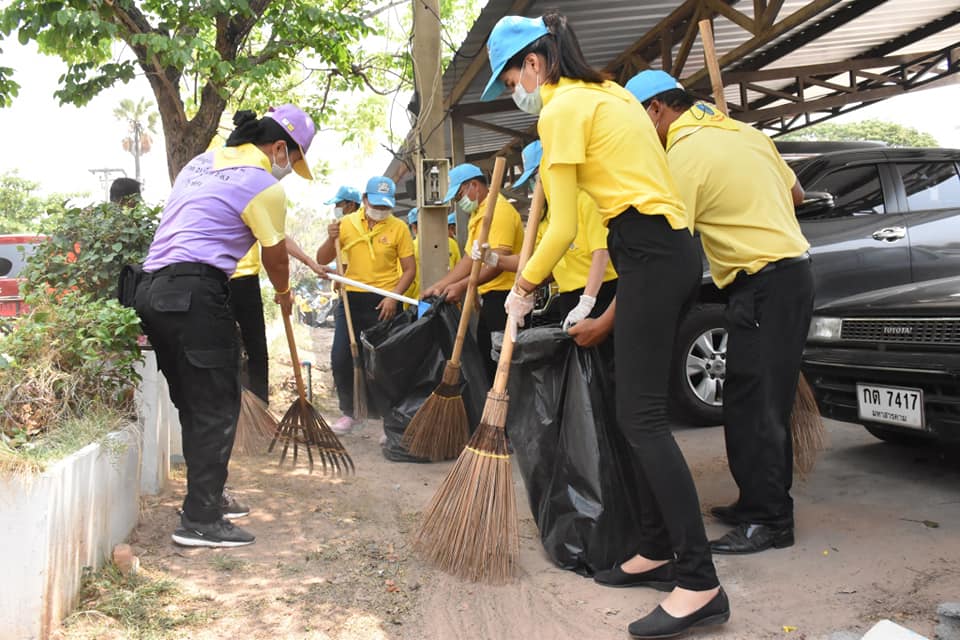 พช.มหาสารคาม ร่วมดำเนินกิจกรรมจิตอาสาพัฒนาภูมิทัศน์ ลานตลาดประชารัฐคนไทยยิ้มได้ เนื่องใน “วันที่ระลึกพระบาทสมเด็จพระนั่งเกล้าเจ้าอยู่หัว พระมหาเจษฎาราชเจ้า”