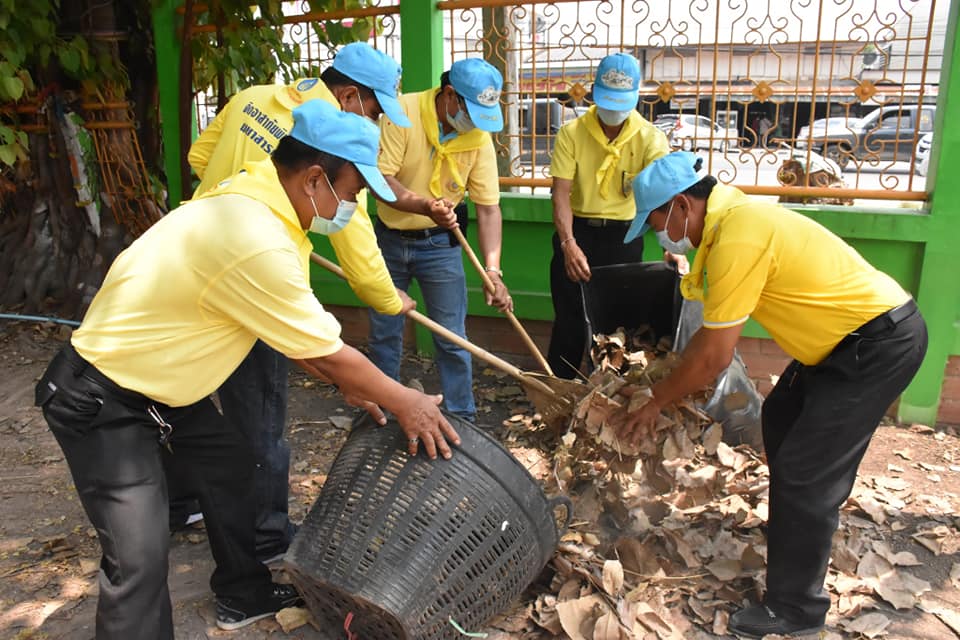 พช.มหาสารคาม ร่วมดำเนินกิจกรรมจิตอาสาพัฒนาภูมิทัศน์ ลานตลาดประชารัฐคนไทยยิ้มได้ เนื่องใน “วันที่ระลึกพระบาทสมเด็จพระนั่งเกล้าเจ้าอยู่หัว พระมหาเจษฎาราชเจ้า”