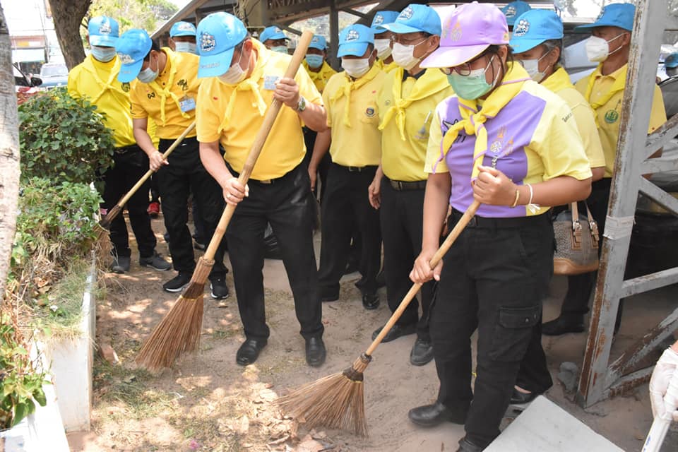 พช.มหาสารคาม ร่วมดำเนินกิจกรรมจิตอาสาพัฒนาภูมิทัศน์ ลานตลาดประชารัฐคนไทยยิ้มได้ เนื่องใน “วันที่ระลึกพระบาทสมเด็จพระนั่งเกล้าเจ้าอยู่หัว พระมหาเจษฎาราชเจ้า”