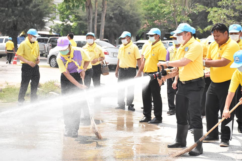พช.มหาสารคาม ร่วมดำเนินกิจกรรมจิตอาสาพัฒนาภูมิทัศน์ ลานตลาดประชารัฐคนไทยยิ้มได้ เนื่องใน “วันที่ระลึกพระบาทสมเด็จพระนั่งเกล้าเจ้าอยู่หัว พระมหาเจษฎาราชเจ้า”