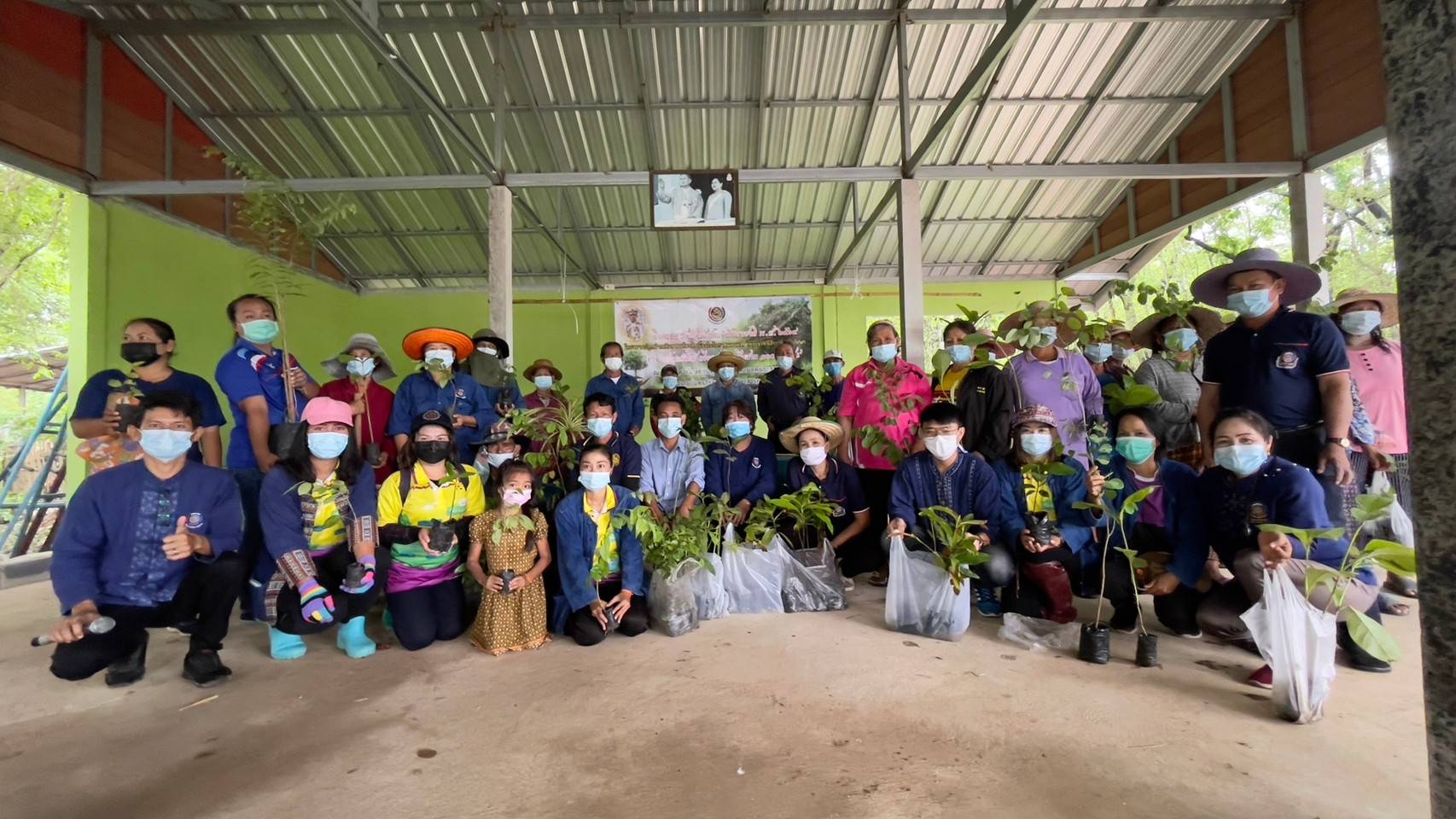 พช.มหาสารคาม​ พร้อมใจจัดกิจกรรมโครงการปลูกต้นไม้และ ปลูกป่าเฉลิมพระเกียรติ เนื่องในโอกาสมหามงคลพระราชพิธีบรมราชาภิเษก ภายใต้ชื่อ “รวมใจไทย ปลูกต้นไม้เพื่อแผ่นดิน” สืบสานสู่ ๑๐๐ ล้านต้น เนื่องในวันต้นไม้ประจำปีของชาติ