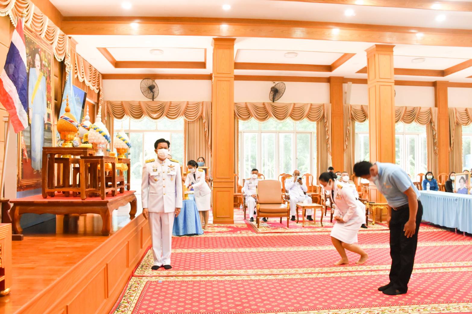 พช.มหาสารคาม ประกอบพิธีมอบเงินพระราชทานขวัญถุงหมู่บ้าน/ชุมชนต้นกล้ากองทุนแม่ของแผ่นดิน ปี ๒๕๖๓