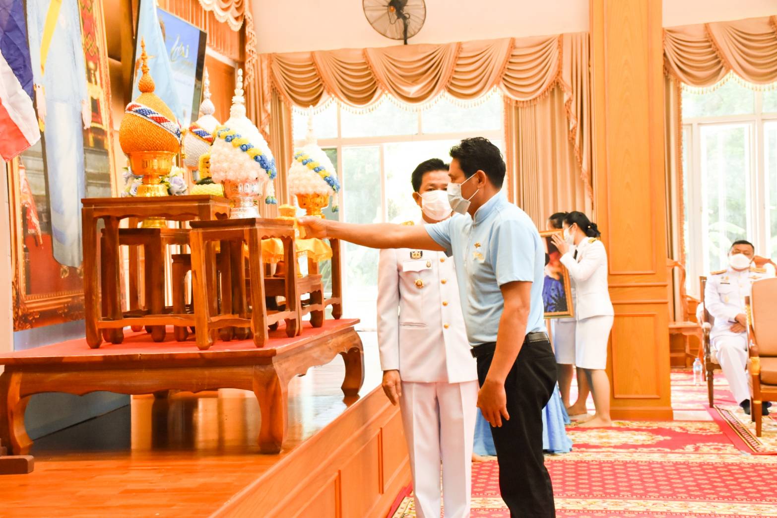 พช.มหาสารคาม ประกอบพิธีมอบเงินพระราชทานขวัญถุงหมู่บ้าน/ชุมชนต้นกล้ากองทุนแม่ของแผ่นดิน ปี ๒๕๖๓