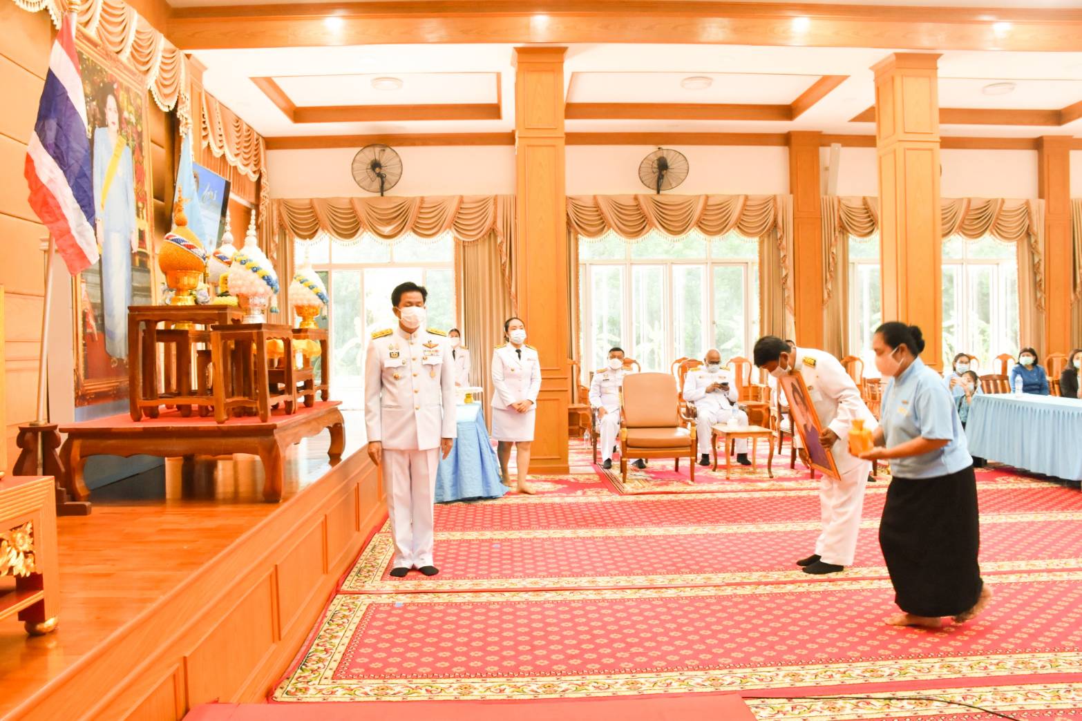 พช.มหาสารคาม ประกอบพิธีมอบเงินพระราชทานขวัญถุงหมู่บ้าน/ชุมชนต้นกล้ากองทุนแม่ของแผ่นดิน ปี ๒๕๖๓