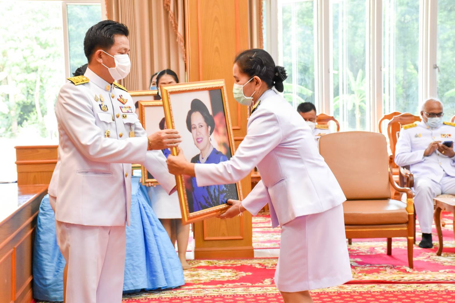 พช.มหาสารคาม ประกอบพิธีมอบเงินพระราชทานขวัญถุงหมู่บ้าน/ชุมชนต้นกล้ากองทุนแม่ของแผ่นดิน ปี ๒๕๖๓