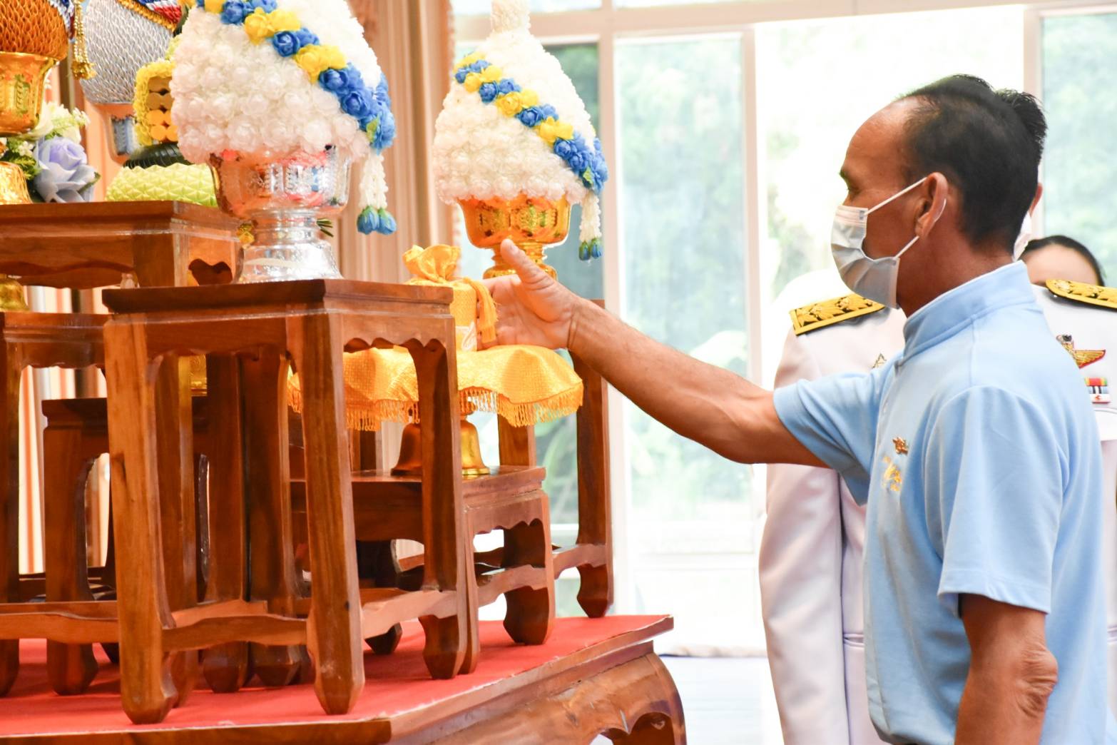 พช.มหาสารคาม ประกอบพิธีมอบเงินพระราชทานขวัญถุงหมู่บ้าน/ชุมชนต้นกล้ากองทุนแม่ของแผ่นดิน ปี ๒๕๖๓