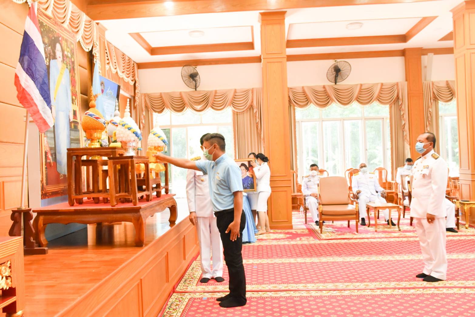 พช.มหาสารคาม ประกอบพิธีมอบเงินพระราชทานขวัญถุงหมู่บ้าน/ชุมชนต้นกล้ากองทุนแม่ของแผ่นดิน ปี ๒๕๖๓