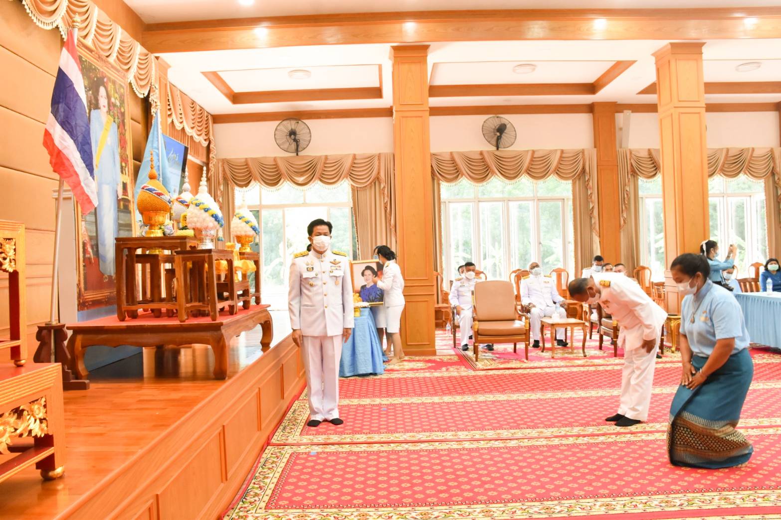 พช.มหาสารคาม ประกอบพิธีมอบเงินพระราชทานขวัญถุงหมู่บ้าน/ชุมชนต้นกล้ากองทุนแม่ของแผ่นดิน ปี ๒๕๖๓