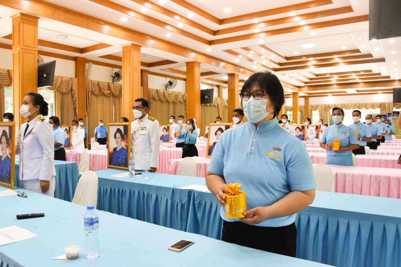 พช.มหาสารคาม ประกอบพิธีมอบเงินพระราชทานขวัญถุงหมู่บ้าน/ชุมชนต้นกล้ากองทุนแม่ของแผ่นดิน ปี ๒๕๖๓