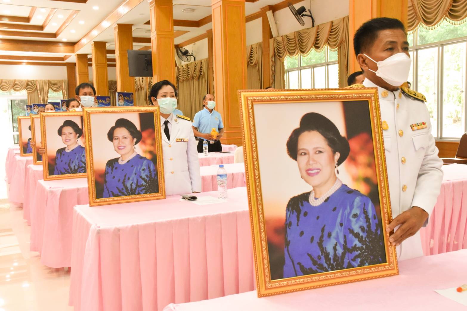 พช.มหาสารคาม ประกอบพิธีมอบเงินพระราชทานขวัญถุงหมู่บ้าน/ชุมชนต้นกล้ากองทุนแม่ของแผ่นดิน ปี ๒๕๖๓