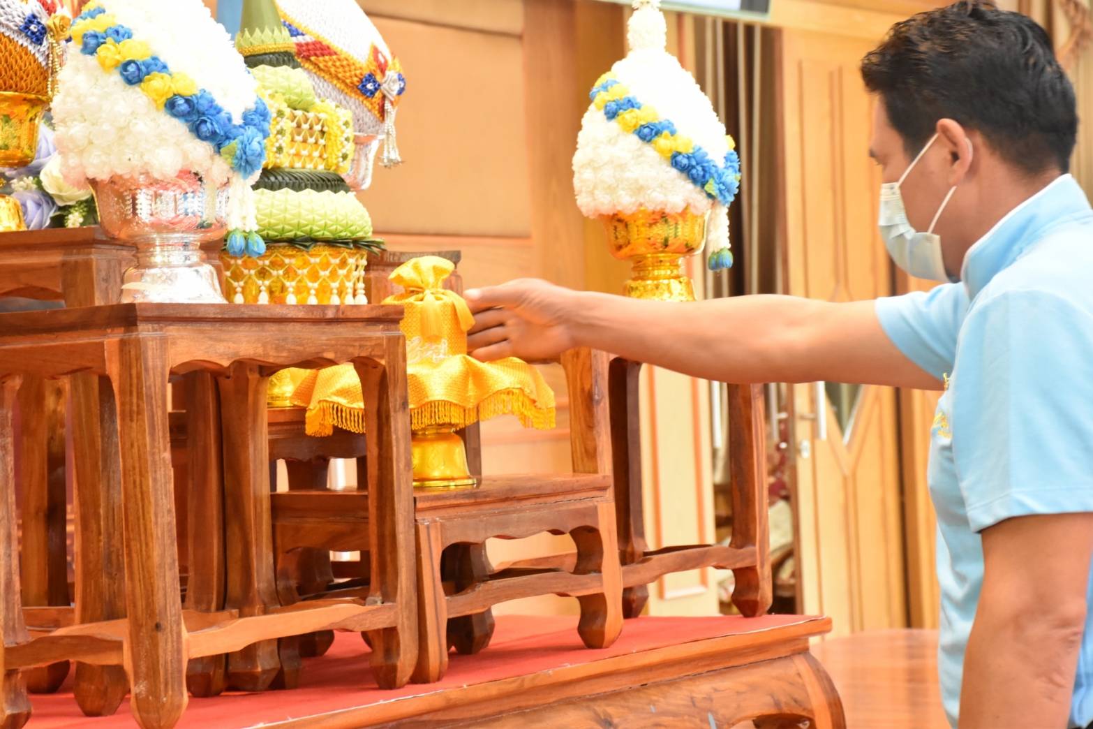พช.มหาสารคาม ประกอบพิธีมอบเงินพระราชทานขวัญถุงหมู่บ้าน/ชุมชนต้นกล้ากองทุนแม่ของแผ่นดิน ปี ๒๕๖๓