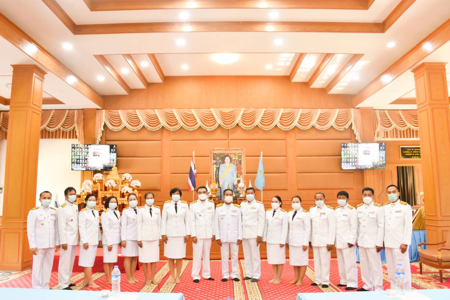พช.มหาสารคาม ประกอบพิธีมอบเงินพระราชทานขวัญถุงหมู่บ้าน/ชุมชนต้นกล้ากองทุนแม่ของแผ่นดิน ปี ๒๕๖๓