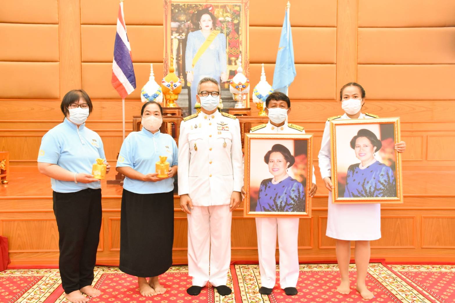 พช.มหาสารคาม ประกอบพิธีมอบเงินพระราชทานขวัญถุงหมู่บ้าน/ชุมชนต้นกล้ากองทุนแม่ของแผ่นดิน ปี ๒๕๖๓