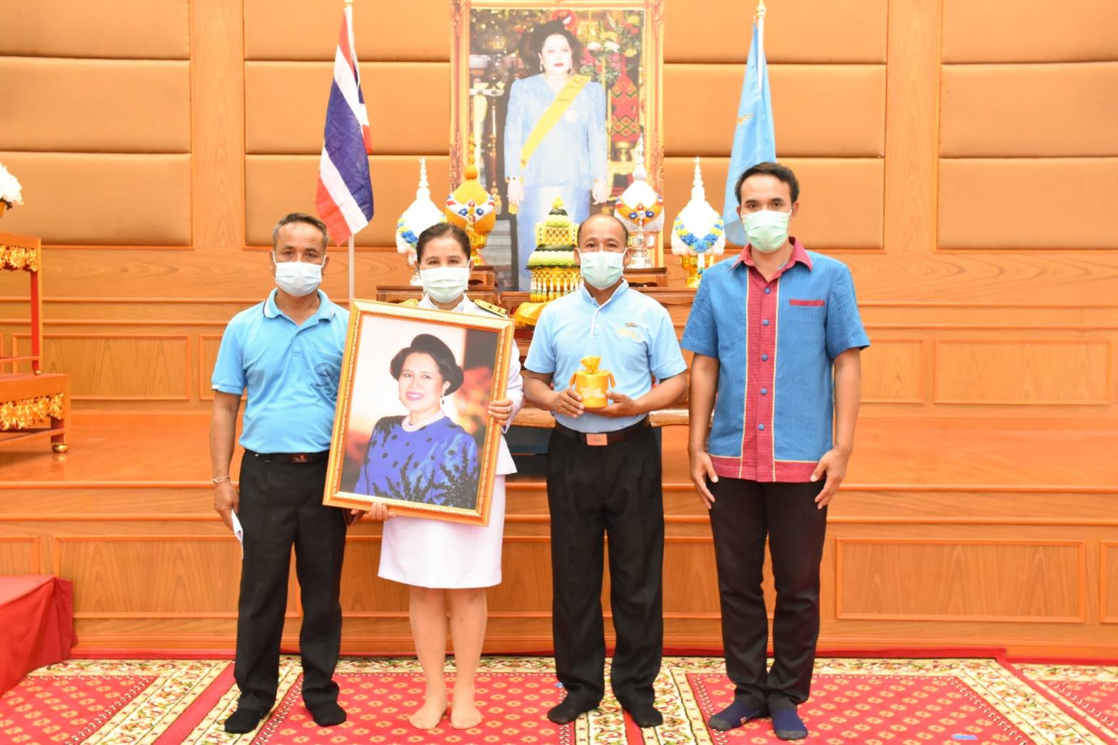 พช.มหาสารคาม ประกอบพิธีมอบเงินพระราชทานขวัญถุงหมู่บ้าน/ชุมชนต้นกล้ากองทุนแม่ของแผ่นดิน ปี ๒๕๖๓