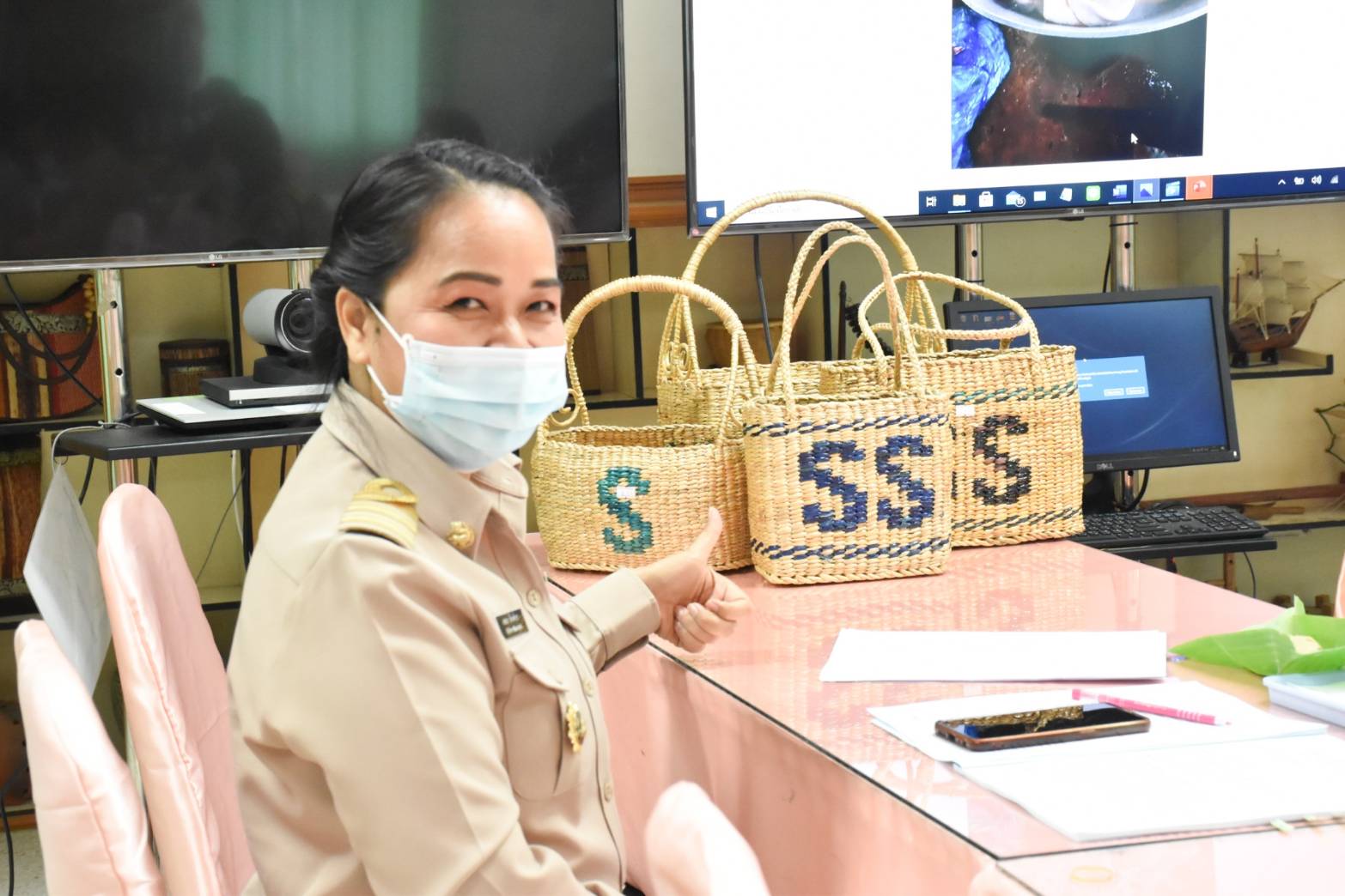 พช.มหาสารคาม จัดประชุมคณะอนุกรรมการบริหารกองทุนพัฒนาบทบาทสตรี ระดับจังหวัด ครั้งที่ 6/2564
