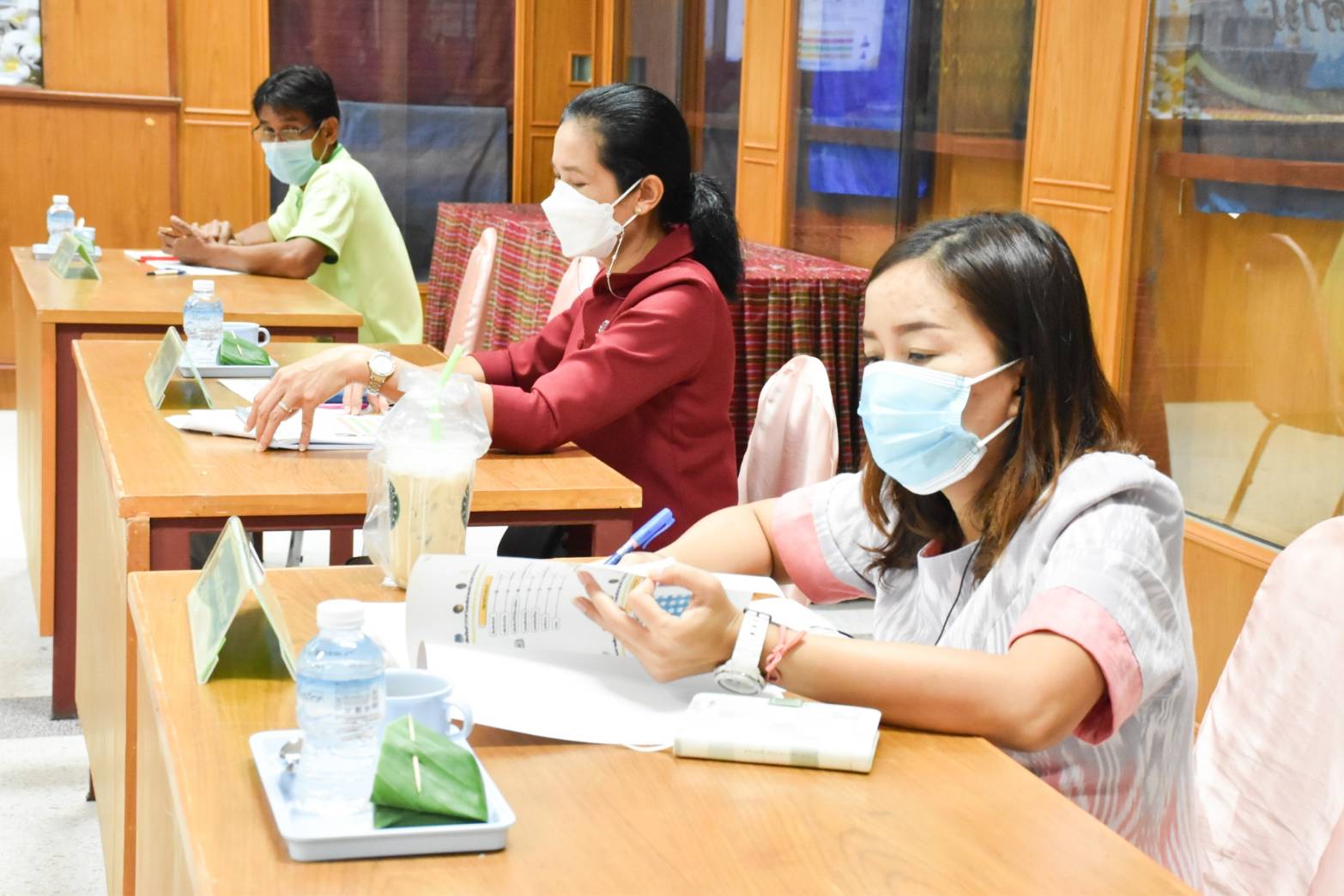 พช.มหาสารคาม ร่วมกับคณะกรรมการเครือข่ายองค์ความรู้ (Knowledge-Based OTOP : KBO) จังหวัดมหาสารคาม ประชุมพิจารณาการพัฒนาผลิตภัณฑ์ OTOP