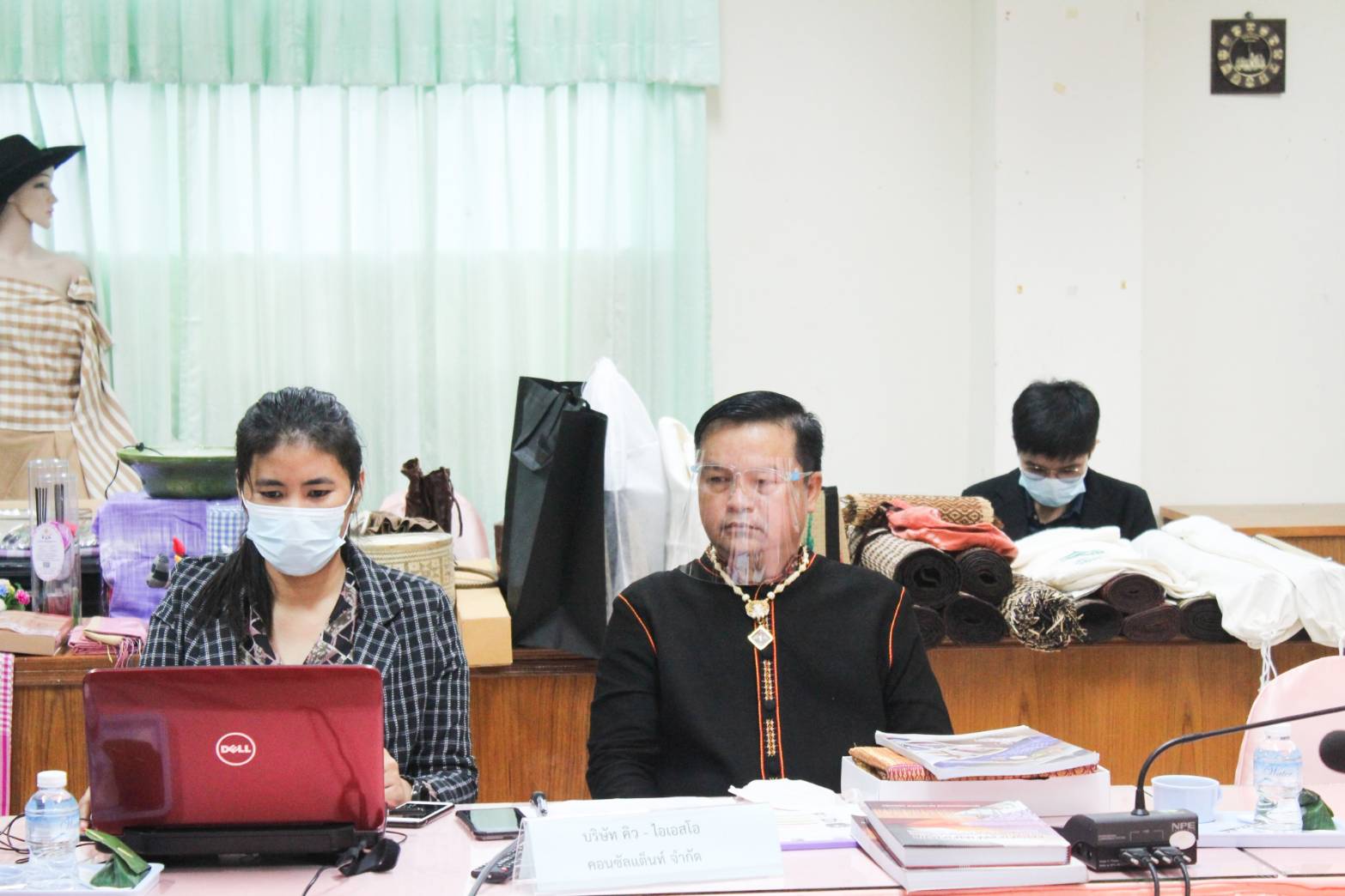พช.มหาสารคาม ร่วมกับคณะกรรมการเครือข่ายองค์ความรู้ (Knowledge-Based OTOP : KBO) จังหวัดมหาสารคาม ประชุมพิจารณาการพัฒนาผลิตภัณฑ์ OTOP