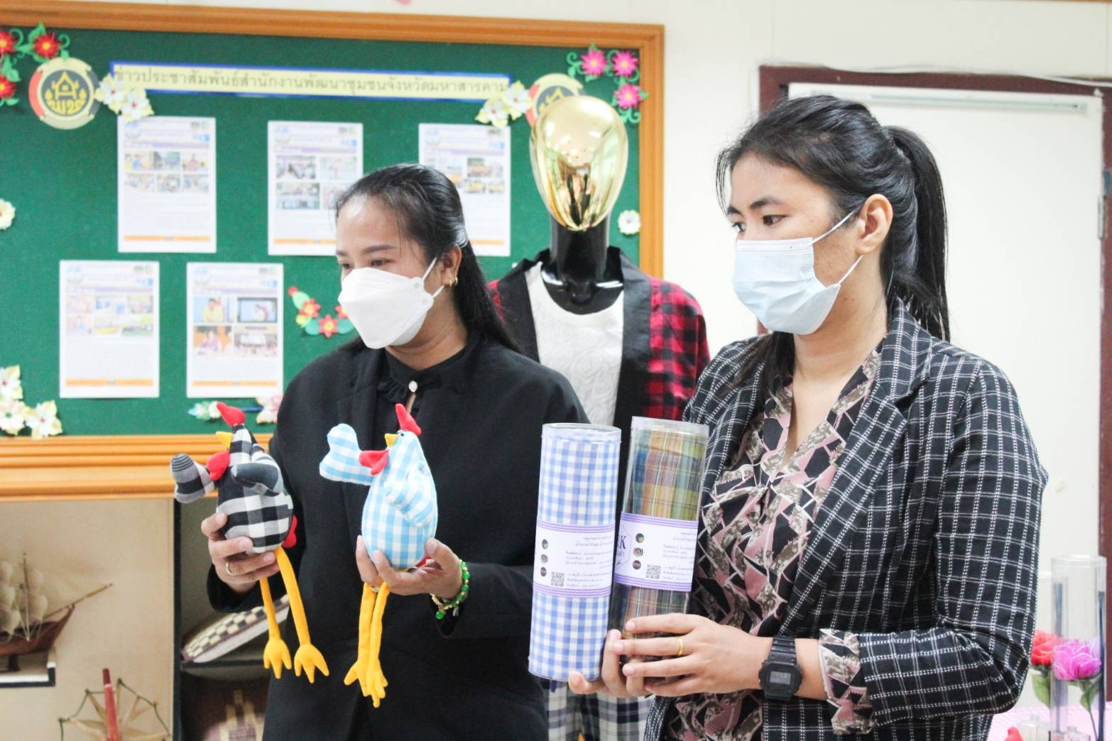 พช.มหาสารคาม ร่วมกับคณะกรรมการเครือข่ายองค์ความรู้ (Knowledge-Based OTOP : KBO) จังหวัดมหาสารคาม ประชุมพิจารณาการพัฒนาผลิตภัณฑ์ OTOP