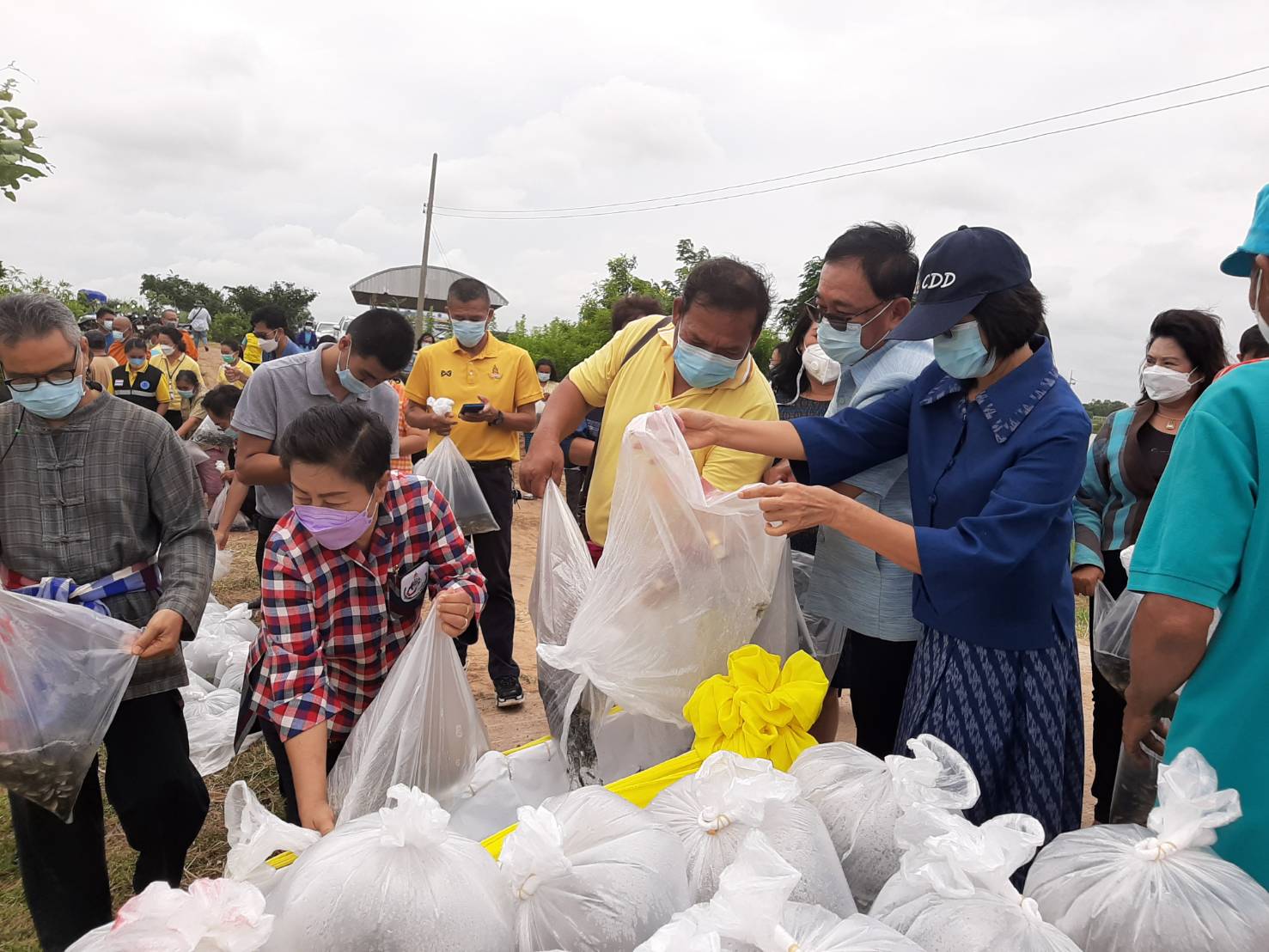 บริษัท ประชารัฐรักสามัคคีมหาสารคามฯ บูรณาการทำงานทุกภาคส่วน จัดกิจกรรม “ปลูกป่าปล่อยปลา” เฉลิมพระเกียรติเนื่องในโอกาสมหามงคลเฉลิมพระชนมพรรษา พระบาทสมเด็จพระปรเมนทรรามาธิบดีศรีสินทร มหาวชิราลงกรณพระวชิรเกล้าเจ้าอยู่หัว