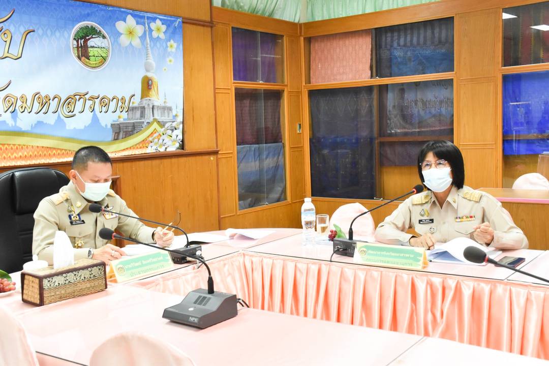 รองผู้ว่าฯ มหาสารคาม นั่งหัวโต๊ะ ประชุมพิจารณารับรองผู้สมัครเข้าระบบมาตรฐานการพัฒนาชุมชน (มชช.) มุ่งผลิตฟันเฟืองการพัฒนาที่มีความเข้มแข็งสู่ชุมชน