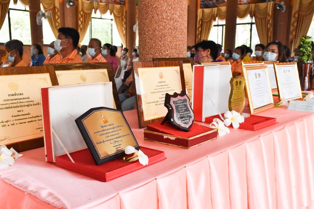 จังหวัดมหาสารคาม ลงพื้นที่ประกวดหมู่บ้านเศรษฐกิจพอเพียง “อยู่เย็น เป็นสุข” ดีเด่น ระดับจังหวัด ประจำปี 2564