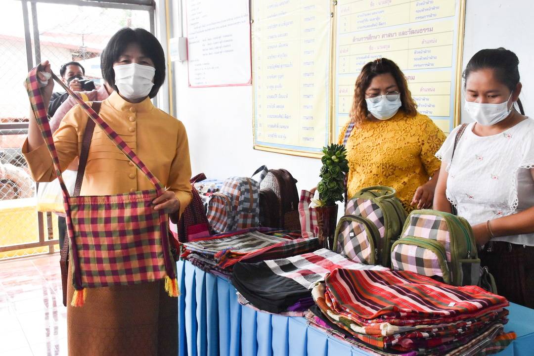 จังหวัดมหาสารคาม ลงพื้นที่ประกวดหมู่บ้านเศรษฐกิจพอเพียง “อยู่เย็น เป็นสุข” ดีเด่น ระดับจังหวัด ประจำปี 2564
