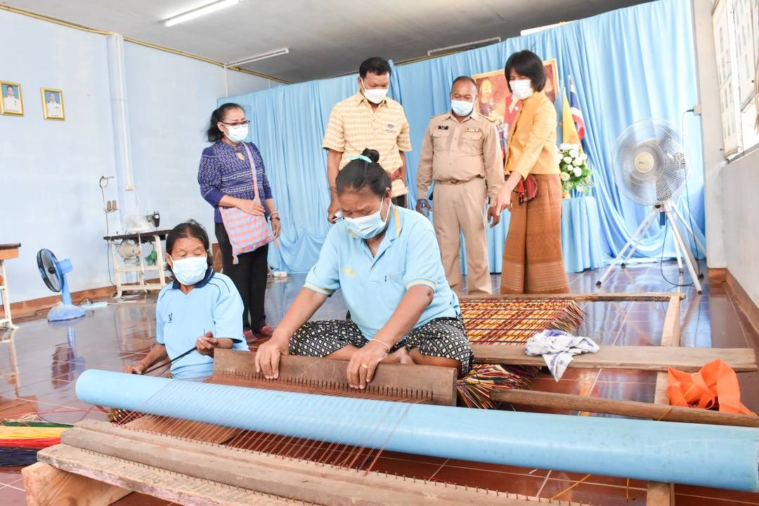 จังหวัดมหาสารคาม ลงพื้นที่ประกวดหมู่บ้านเศรษฐกิจพอเพียง “อยู่เย็น เป็นสุข” ดีเด่น ระดับจังหวัด ประจำปี 2564