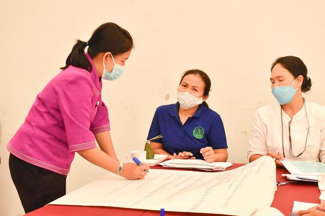 จังหวัดมหาสารคาม จัดกิจกรรมประชุมเชิงปฏิบัติการคณะกรรมการบริหารตลาดและเจ้าหน้าที่พัฒนาชุมชนที่เกี่ยวข้อง ภายใต้โครงการตลาดนัดคนไทยยิ้มได้