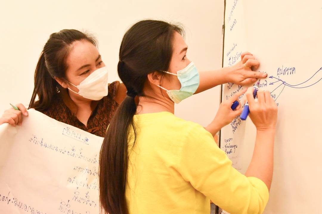 จังหวัดมหาสารคาม จัดกิจกรรมประชุมเชิงปฏิบัติการคณะกรรมการบริหารตลาดและเจ้าหน้าที่พัฒนาชุมชนที่เกี่ยวข้อง ภายใต้โครงการตลาดนัดคนไทยยิ้มได้