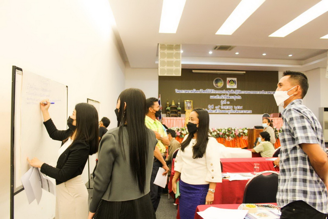 พช.มหาสารคาม จัดกิจกรรมประชุมเชิงปฏิบัติการคณะกรรมการบริหารตลาดและเจ้าหน้าที่พัฒนาชุมชน ภายใต้โครงการตลาดนัดคนไทยยิ้มได้ รุ่นสุดท้าย