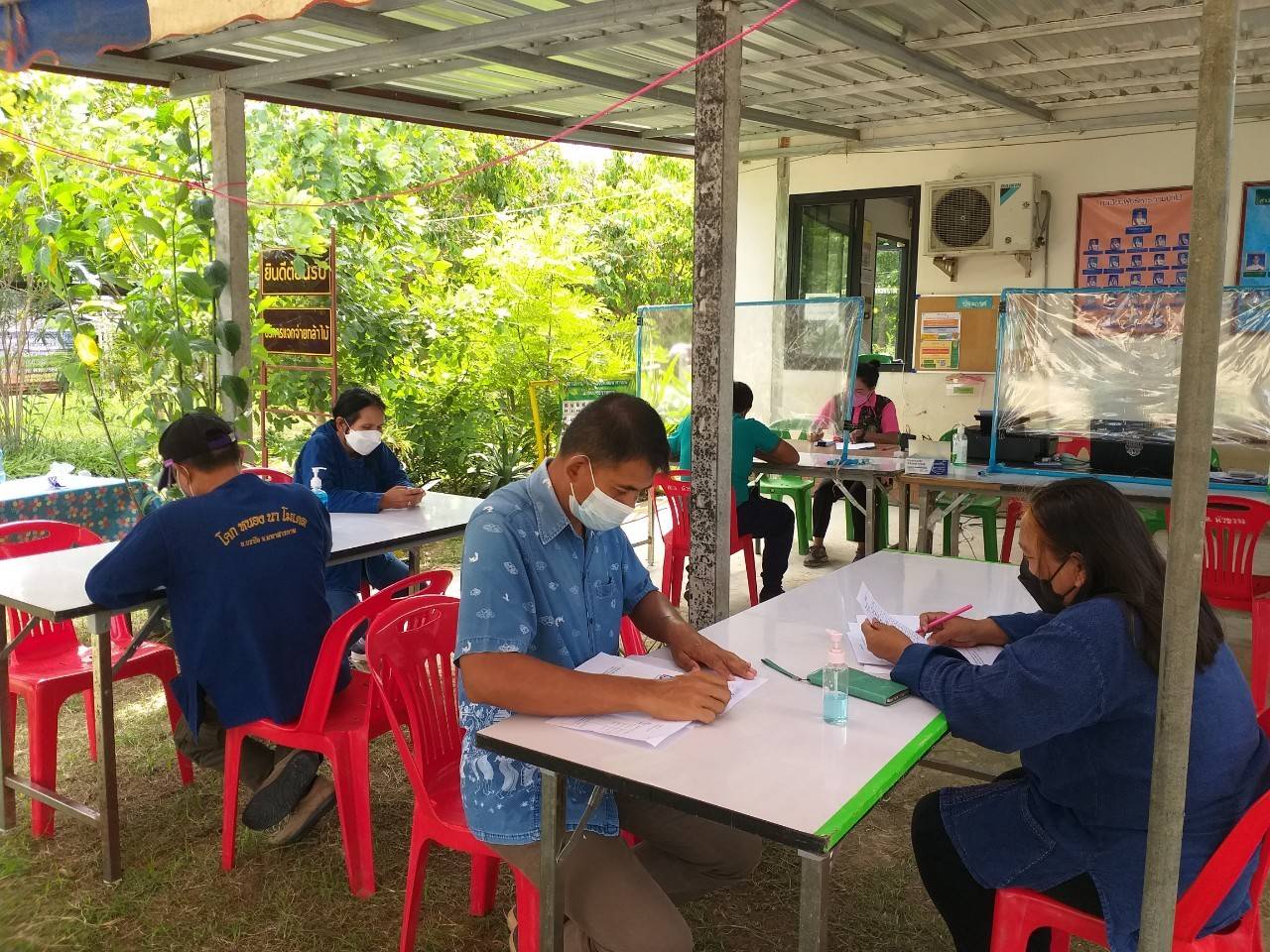 พช.มหาสารคาม ต่อยอด “โคก หนอง นา พช.”  ประสานขอรับพันธุ์ไม้ 19,520 ต้น สู่แปลงครัวเรือนเป้าหมาย