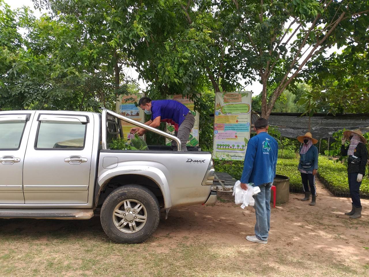 พช.มหาสารคาม ต่อยอด “โคก หนอง นา พช.”  ประสานขอรับพันธุ์ไม้ 19,520 ต้น สู่แปลงครัวเรือนเป้าหมาย