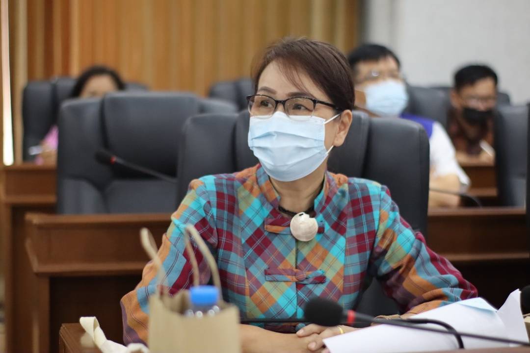 จังหวัดมหาสารคาม ระดมสรรพกำลังแก้ไขปัญหาความยากจนในทุกมิติ จัดประชุมคณะกรรมการบริหารศูนย์อำนวยการขจัดความยากจนและพัฒนาคนทุกช่วงวัยอย่างยั่งยืน ตามหลักปรัชญาของเศรษฐกิจพอเพียง