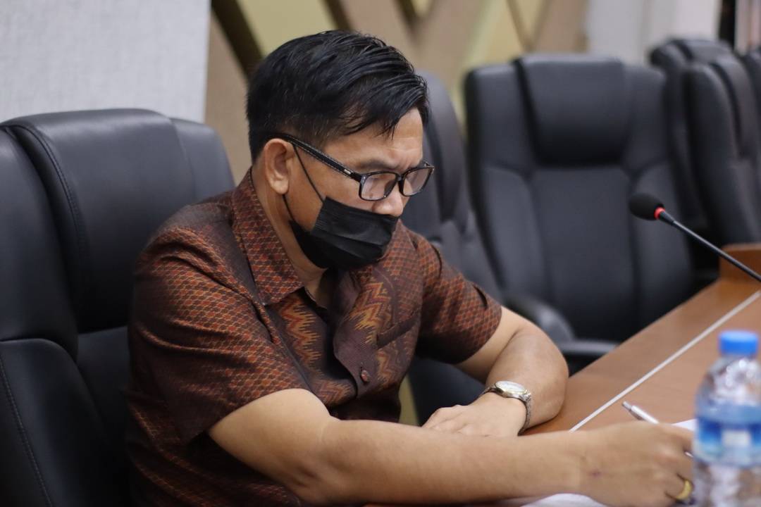 จังหวัดมหาสารคาม ระดมสรรพกำลังแก้ไขปัญหาความยากจนในทุกมิติ จัดประชุมคณะกรรมการบริหารศูนย์อำนวยการขจัดความยากจนและพัฒนาคนทุกช่วงวัยอย่างยั่งยืน ตามหลักปรัชญาของเศรษฐกิจพอเพียง
