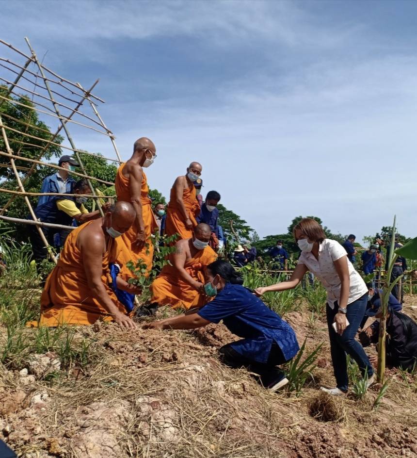 สพอ.เชียงยืน จ.มหาสารคาม สานพลัง”บวร” ดำเนินกิจกรรมเอามื้อสามัคคีทำความดีเพื่อแผ่นดิน “โคก หนอง นา พัฒนาชุมชน”
