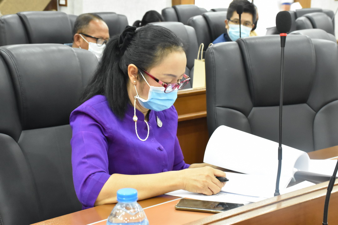 จังหวัดมหาสารคาม ระดมสรรพกำลังแก้ไขปัญหาความยากจนในทุกมิติ จัดประชุมคณะกรรมการบริหารศูนย์อำนวยการขจัดความยากจนและพัฒนาคนทุกช่วงวัยอย่างยั่งยืน ตามหลักปรัชญาของเศรษฐกิจพอเพียง