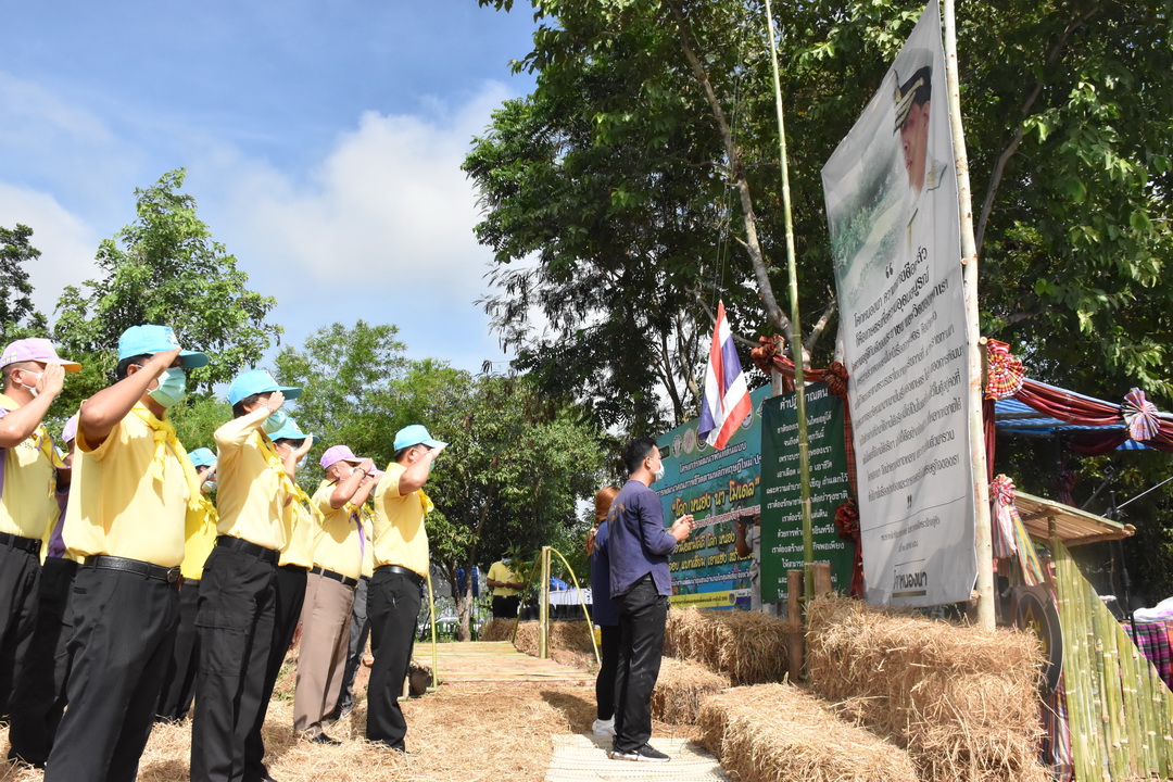 พ่อเมืองมหาสารคาม นำประชาชนจิตอาสาจัดกิจกรรม “จิตอาสาพัฒนาชุมชนเอามื้อสามัคคี” เพื่อเฉลิมพระเกียรติเนื่องในโอกาสมหามงคลเฉลิมพระชนมพรรษา พระบาทสมเด็จพระปรเมนทรรามาธิบดีศรีสินทรมหาวชิราลงกรณ พระวชิรเกล้าเจ้าอยู่หัว