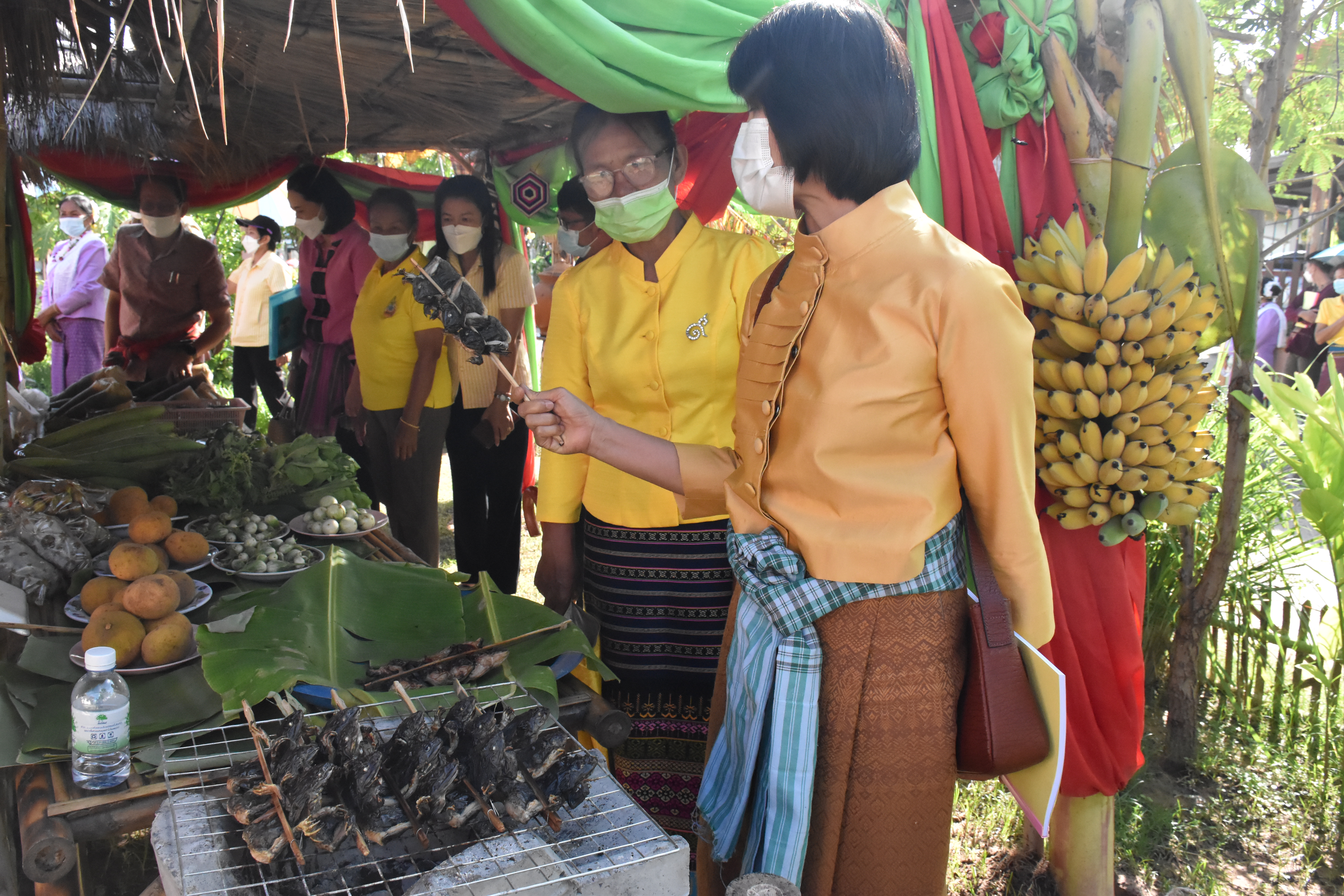 จังหวัดมหาสารคาม ลงพื้นที่ประกวดหมู่บ้านเศรษฐกิจพอเพียง “อยู่เย็น เป็นสุข” ดีเด่น ระดับจังหวัด ประจำปี 2564