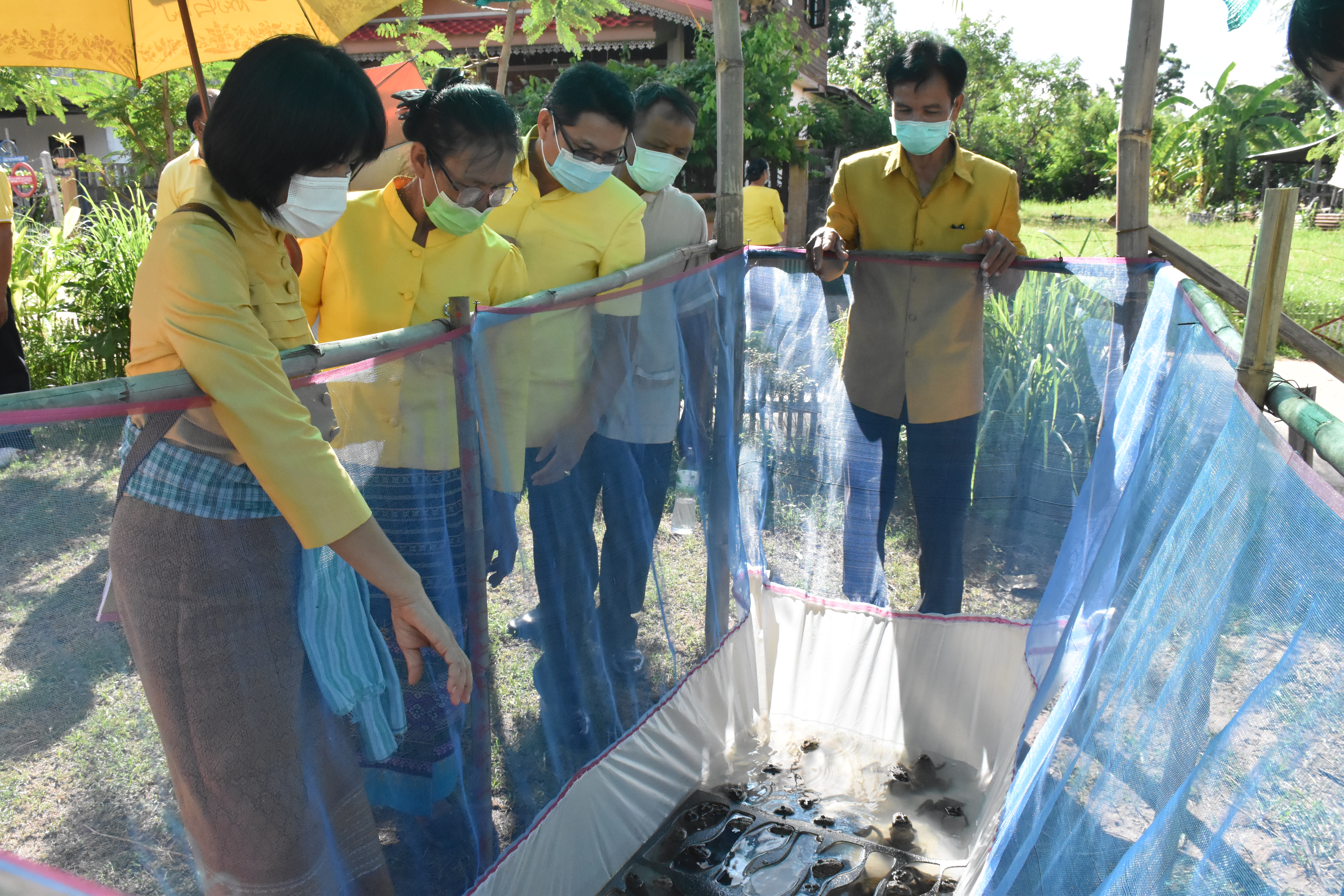 จังหวัดมหาสารคาม ลงพื้นที่ประกวดหมู่บ้านเศรษฐกิจพอเพียง “อยู่เย็น เป็นสุข” ดีเด่น ระดับจังหวัด ประจำปี 2564