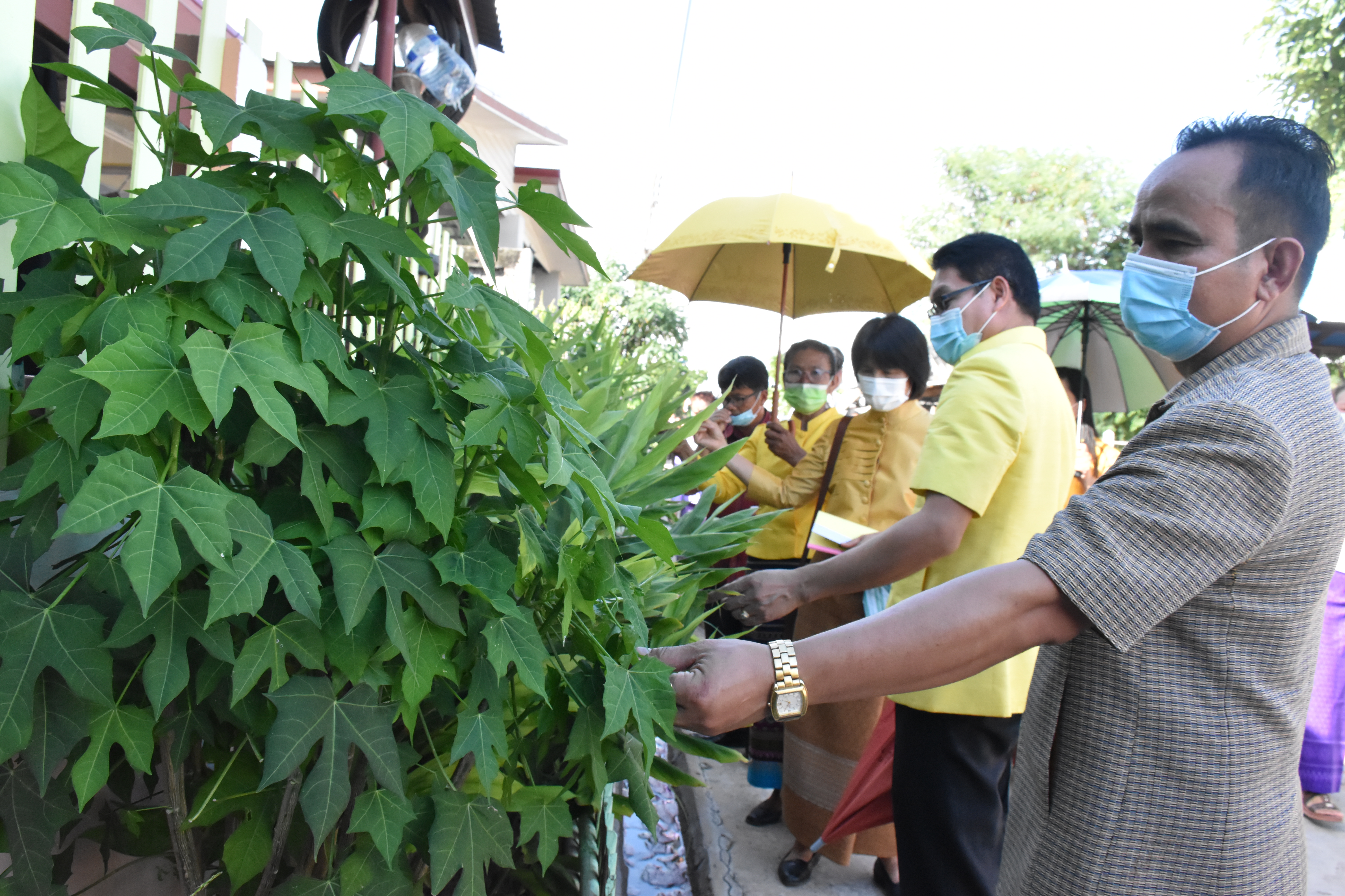 จังหวัดมหาสารคาม ลงพื้นที่ประกวดหมู่บ้านเศรษฐกิจพอเพียง “อยู่เย็น เป็นสุข” ดีเด่น ระดับจังหวัด ประจำปี 2564