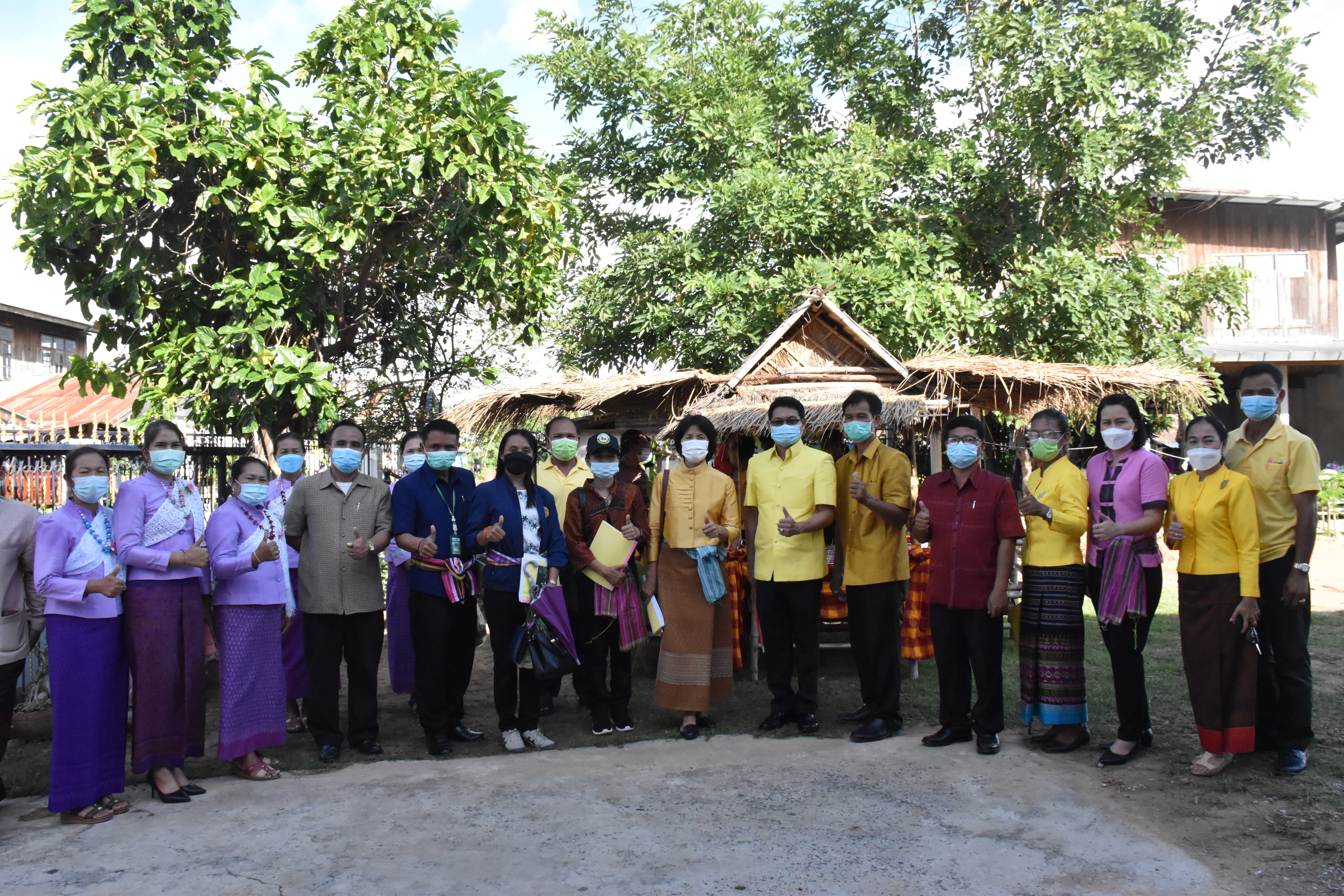 จังหวัดมหาสารคาม ลงพื้นที่ประกวดหมู่บ้านเศรษฐกิจพอเพียง “อยู่เย็น เป็นสุข” ดีเด่น ระดับจังหวัด ประจำปี 2564