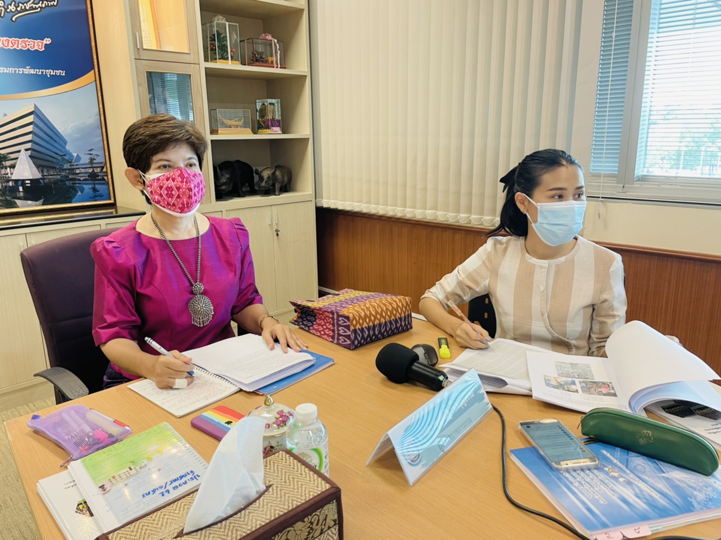 จังหวัดมหาสารคามเข้าร่วมคัดเลือกคนกองทุนพัฒนาบทบาทสตรี ระดับเขตตรวจราชการตามโครงการเชิดชูเกียรติคนกองทุนพัฒนาบทบาทสตรีประจำปี พ.ศ. 2564 ผ่านระบบประชุมออนไลน์ (Zoom Cloud Meeting)