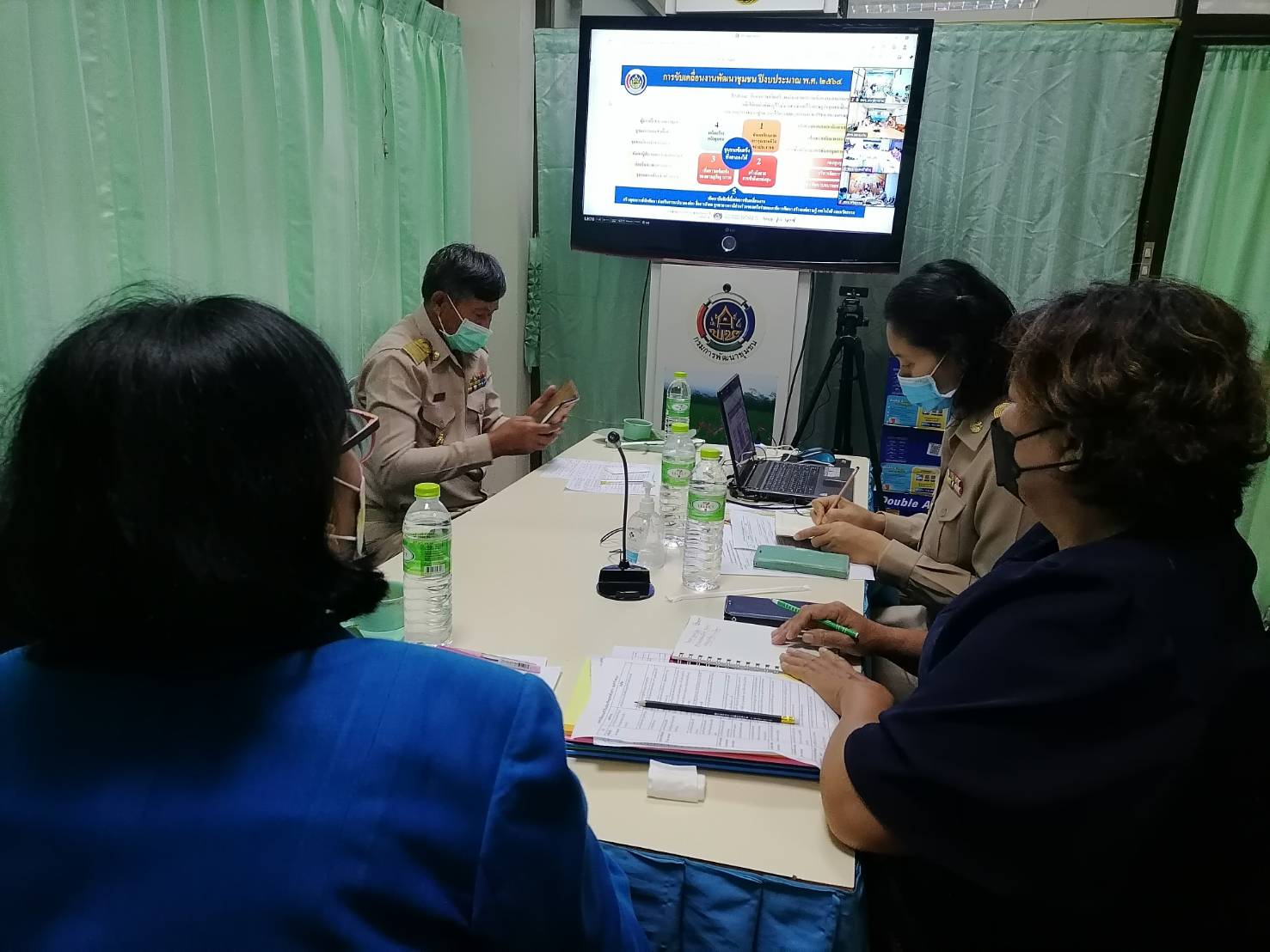 พช.มหาสารคาม เข้าร่วมประชุมปฏิบัติการคณะกรรมการพัฒนาสตรีภาค (กพสภ.) ผ่านระบบ Zoom Cloud Meetings