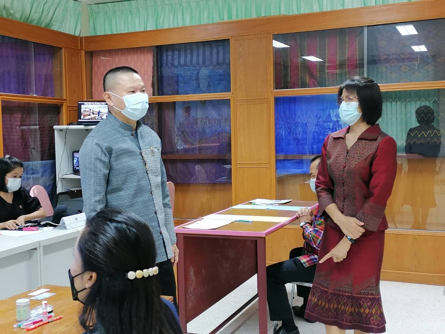 พช.มหาสารคาม จัดสอบประเมินความรู้ความสามารถทางวิชาการ (สอบข้อเขียน) ในการคัดเลือกบุคคลเข้ารับการประเมินผลงานเพื่อเลื่อนขึ้นแต่งตั้งให้ดำรงตำแหน่ง สำหรับผู้ปฏิบัติงานที่มีประสบการณ์ ประเภทวิชาการ ระดับชำนาญการพิเศษ ตำแหน่งผู้อำนวยการกลุ่มงานประสานและสนับสนุนการบริหารพัฒนาชุมชน (นักวิชาการพัฒนาชุมชนชำนาญการพิเศษ) กรมการพัฒนาชุมชน ประจำปีงบประมาณ พ.ศ.2564
